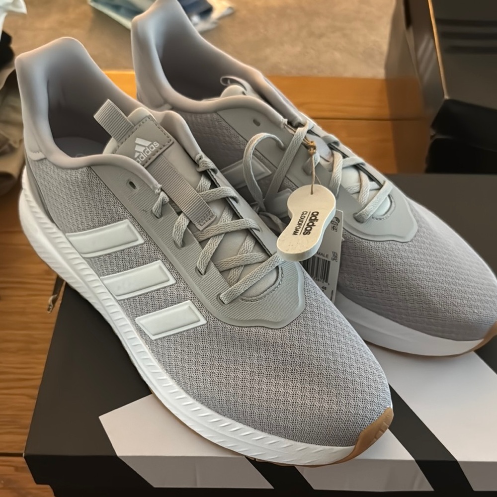 Adidas Black Sneakers Sleek Design - Picture 2 of 4